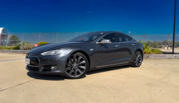 2015 Tesla Model S 85 10.jpg